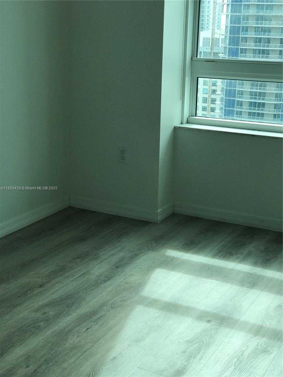 Small Image of 950 BRICKELL BAY DR #4303, Miami Number 8
