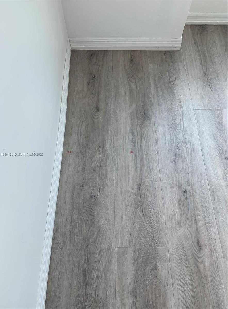 Small Image of 950 BRICKELL BAY DR #4303, Miami Number 9