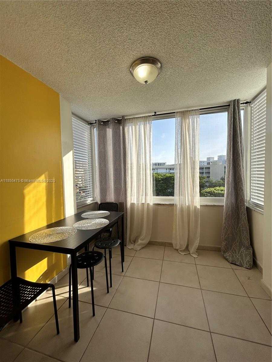 Small Image of 250 180TH DR #508, Sunny Isles Beach Number 10