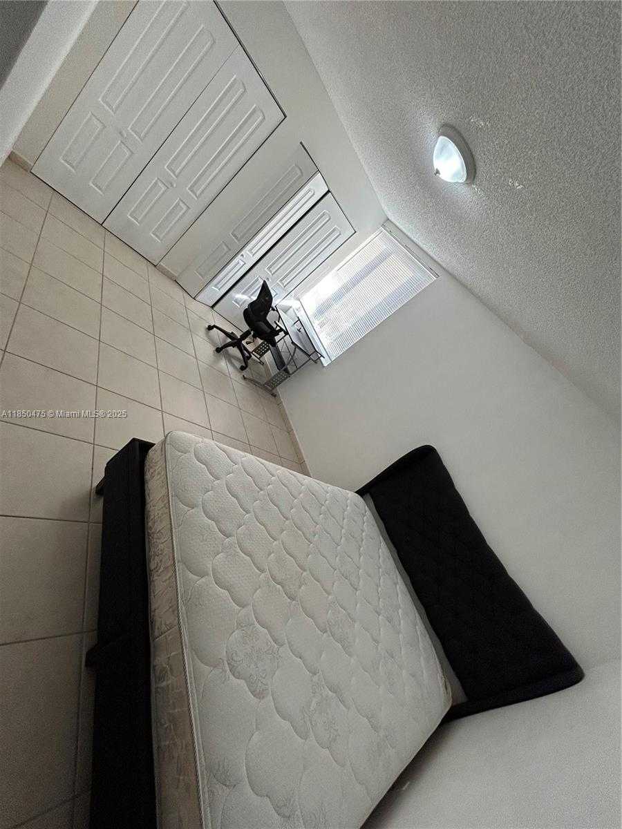 Small Image of 250 180TH DR #508, Sunny Isles Beach Number 12