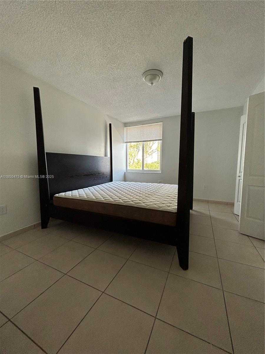 Small Image of 250 180TH DR #508, Sunny Isles Beach Number 15