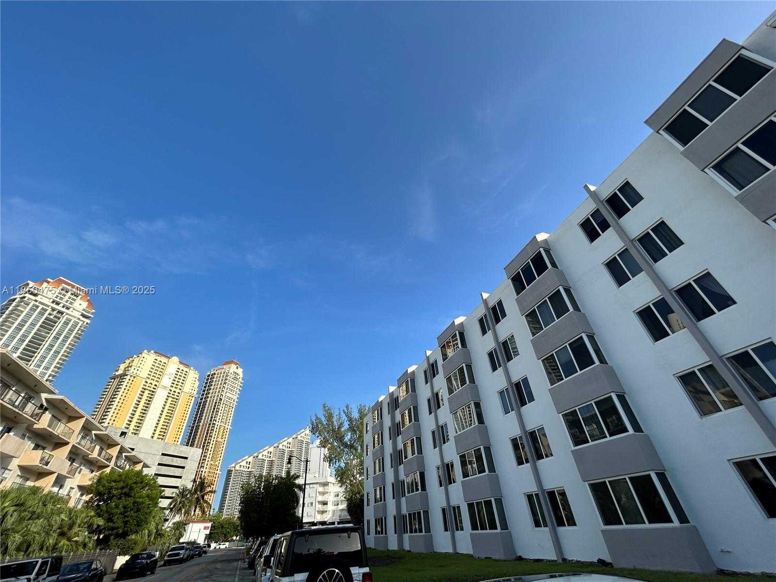 Small Image of 250 180TH DR #508, Sunny Isles Beach Number 2