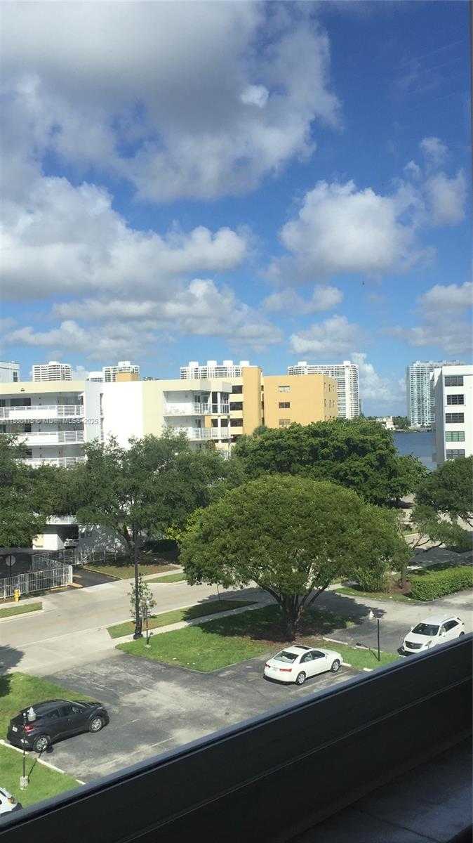 Small Image of 250 180TH DR #508, Sunny Isles Beach Number 25
