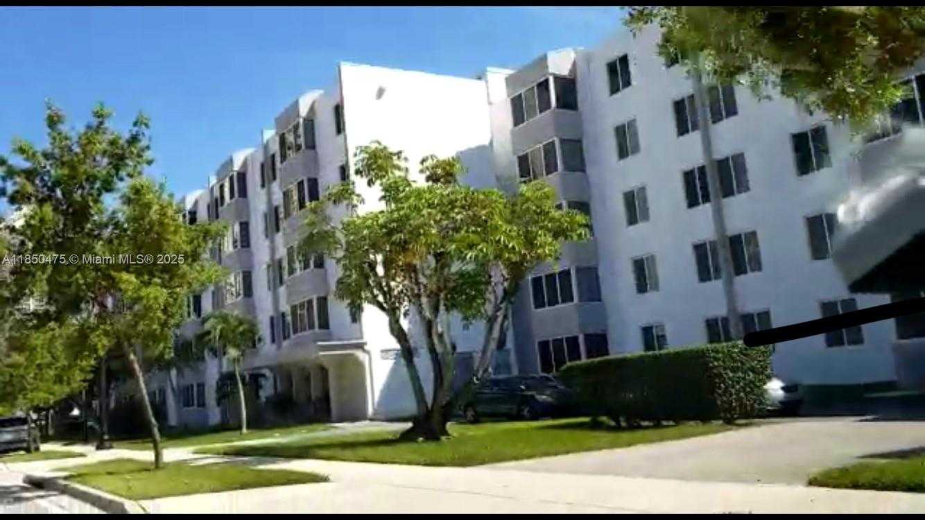 Small Image of 250 180TH DR #508, Sunny Isles Beach Number 3