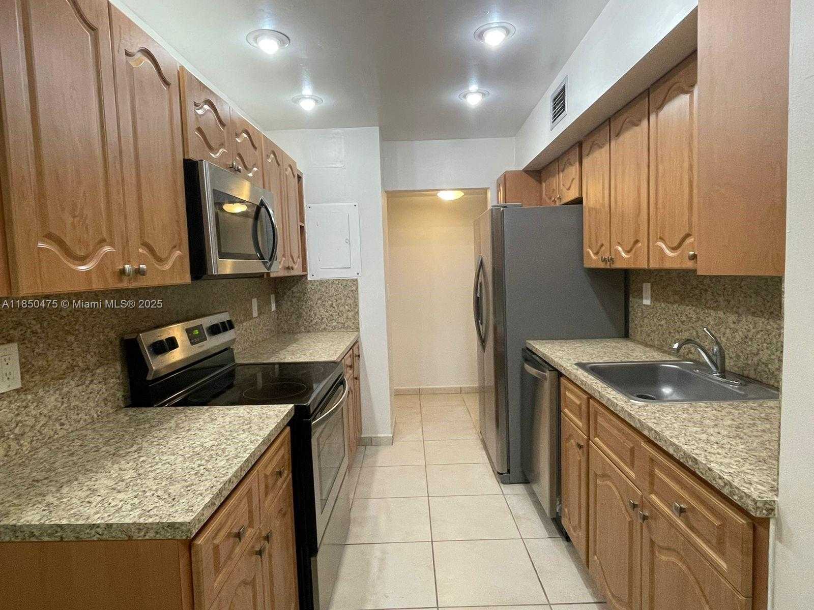 Small Image of 250 180TH DR #508, Sunny Isles Beach Number 4