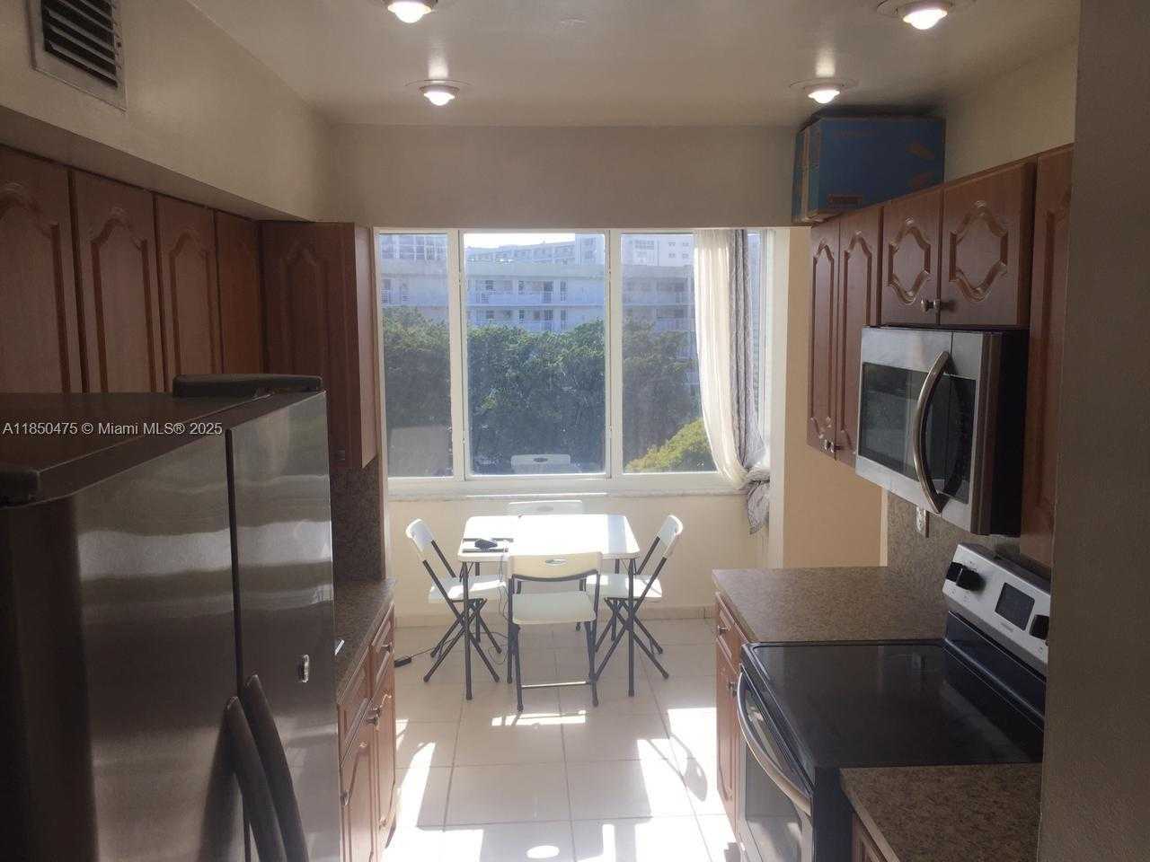 Small Image of 250 180TH DR #508, Sunny Isles Beach Number 5