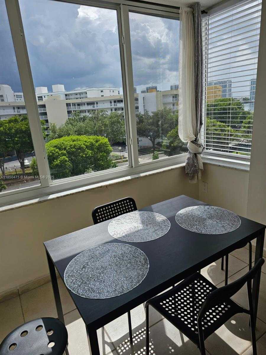 Small Image of 250 180TH DR #508, Sunny Isles Beach Number 6