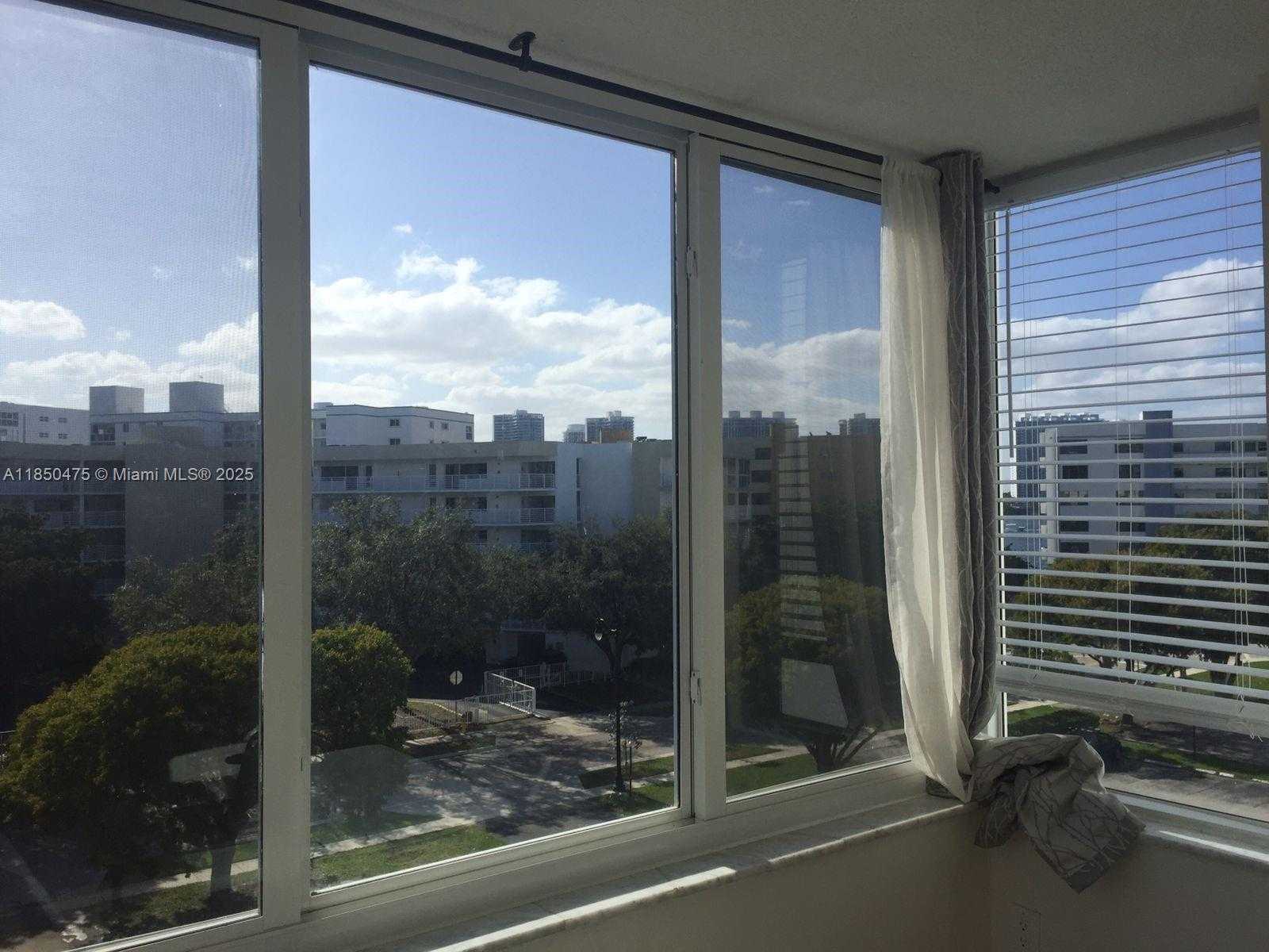 Small Image of 250 180TH DR #508, Sunny Isles Beach Number 9