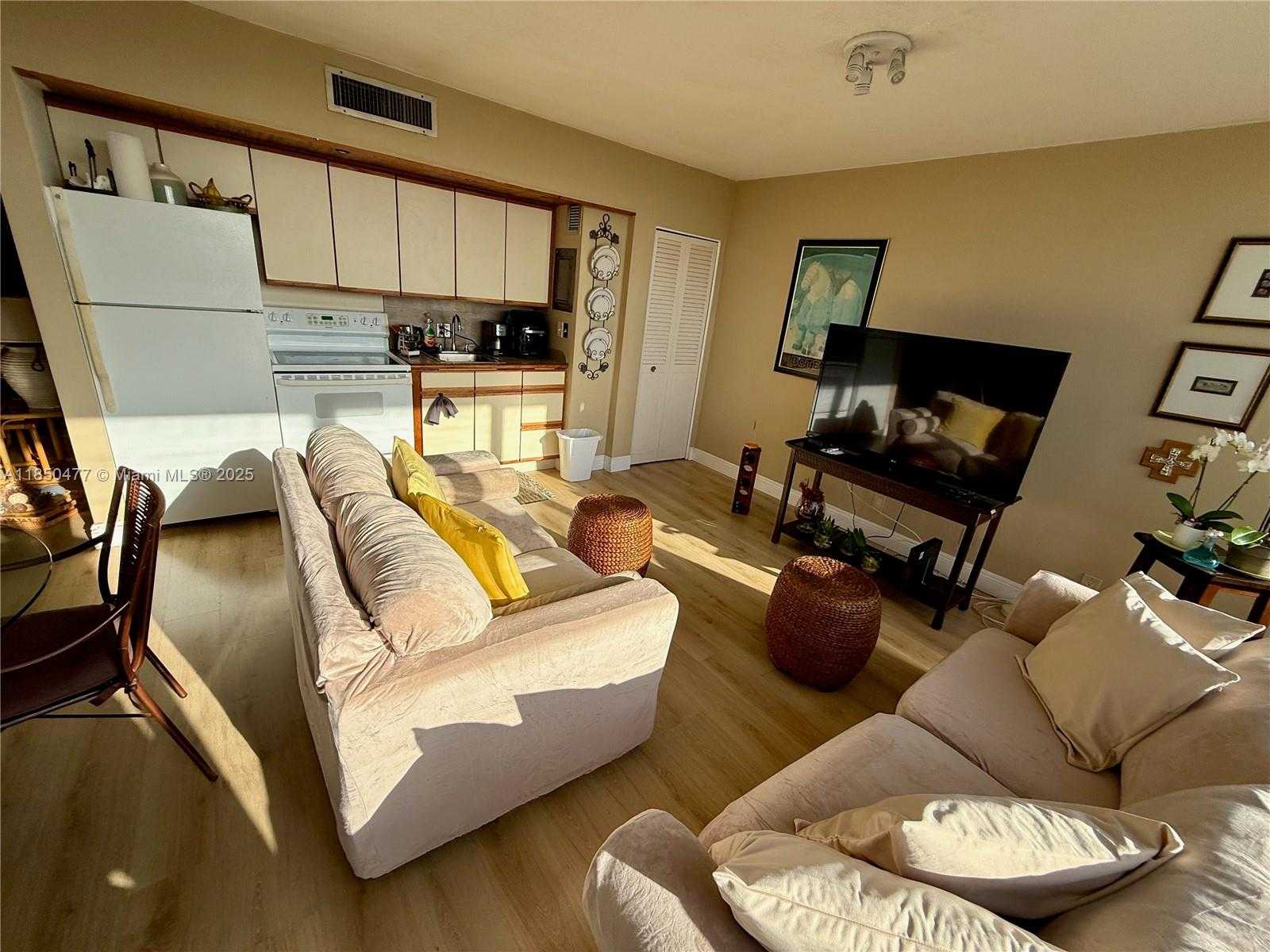 Small Image of 900 BAY DR #713, Miami Beach Number 16