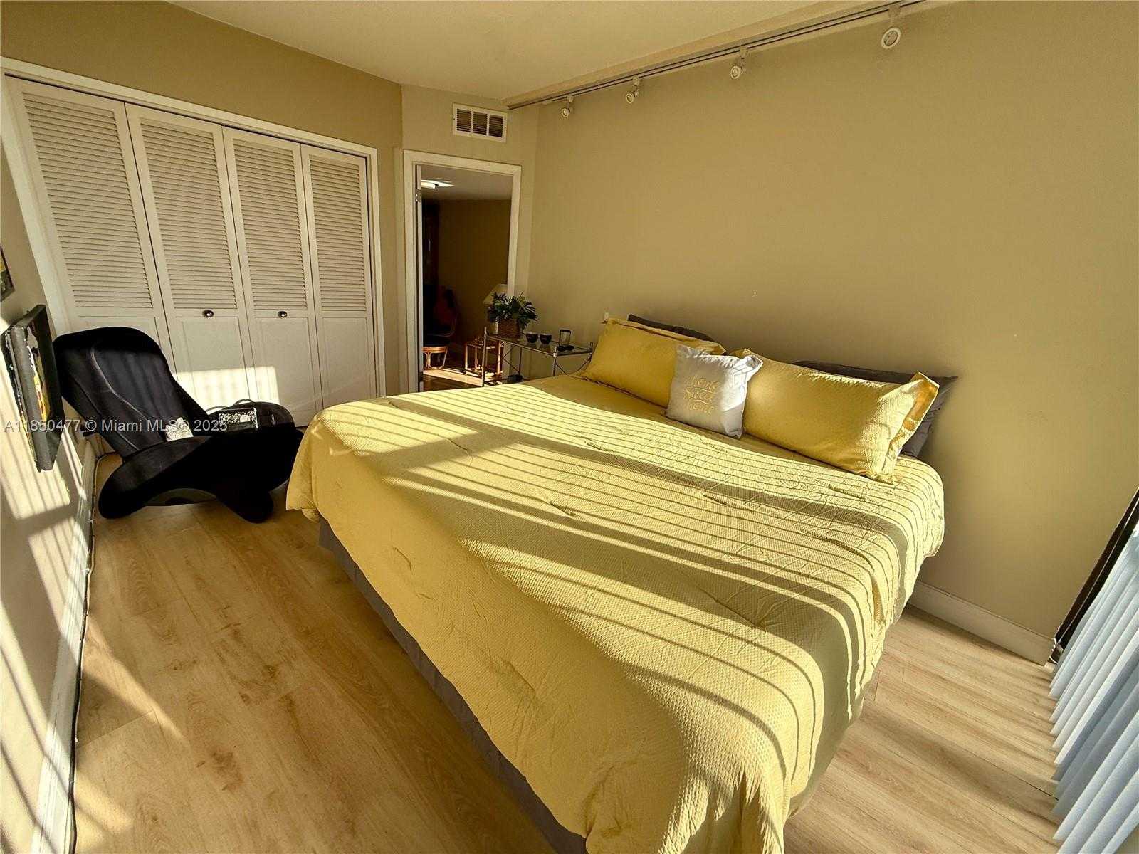 Small Image of 900 BAY DR #713, Miami Beach Number 5