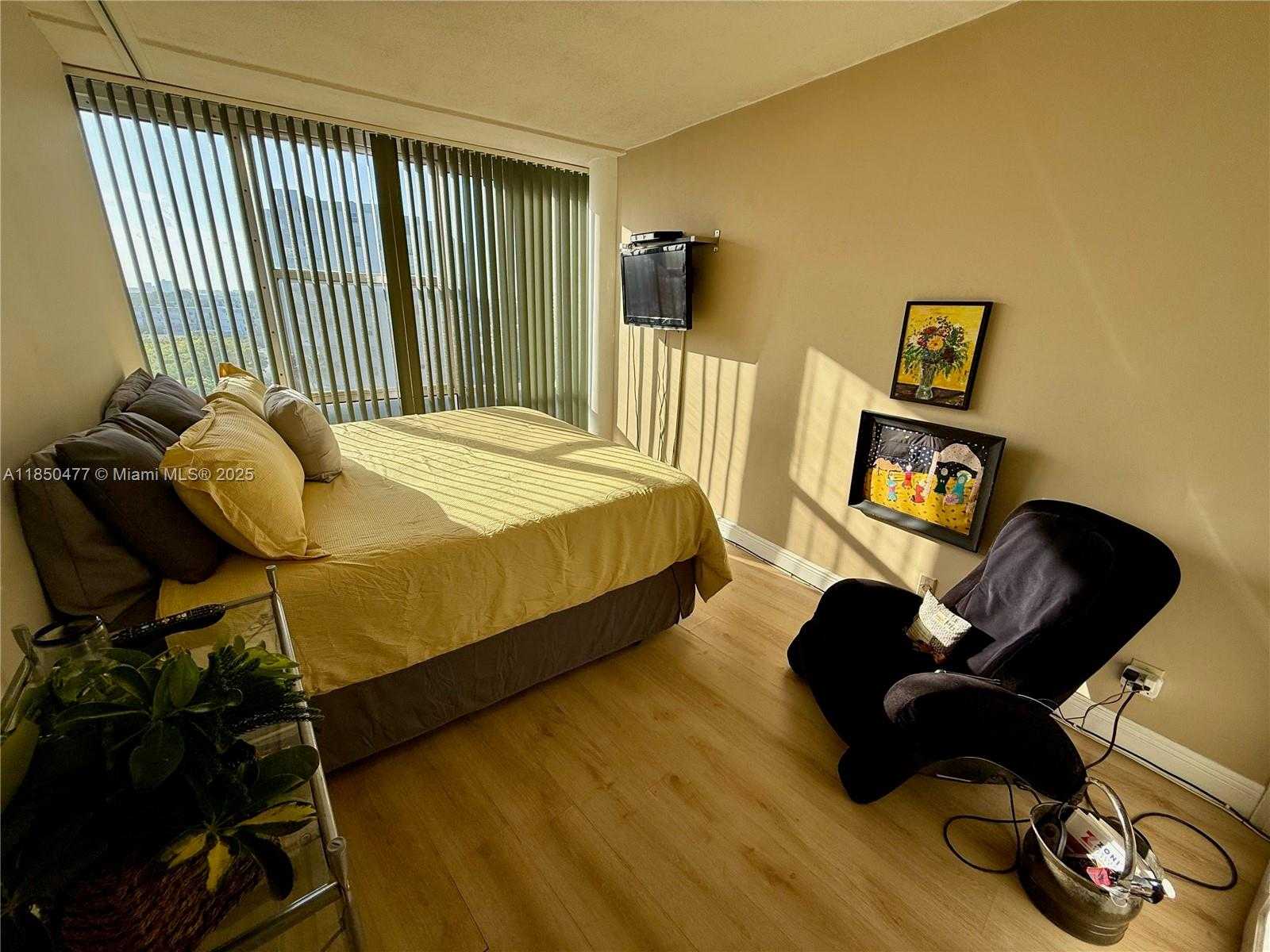 Small Image of 900 BAY DR #713, Miami Beach Number 6