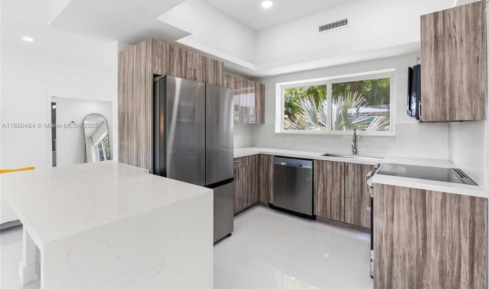 Small Image of 1581 NORMANDY DR, Miami Beach Number 11