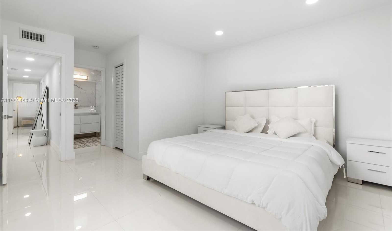 Small Image of 1581 NORMANDY DR, Miami Beach Number 12