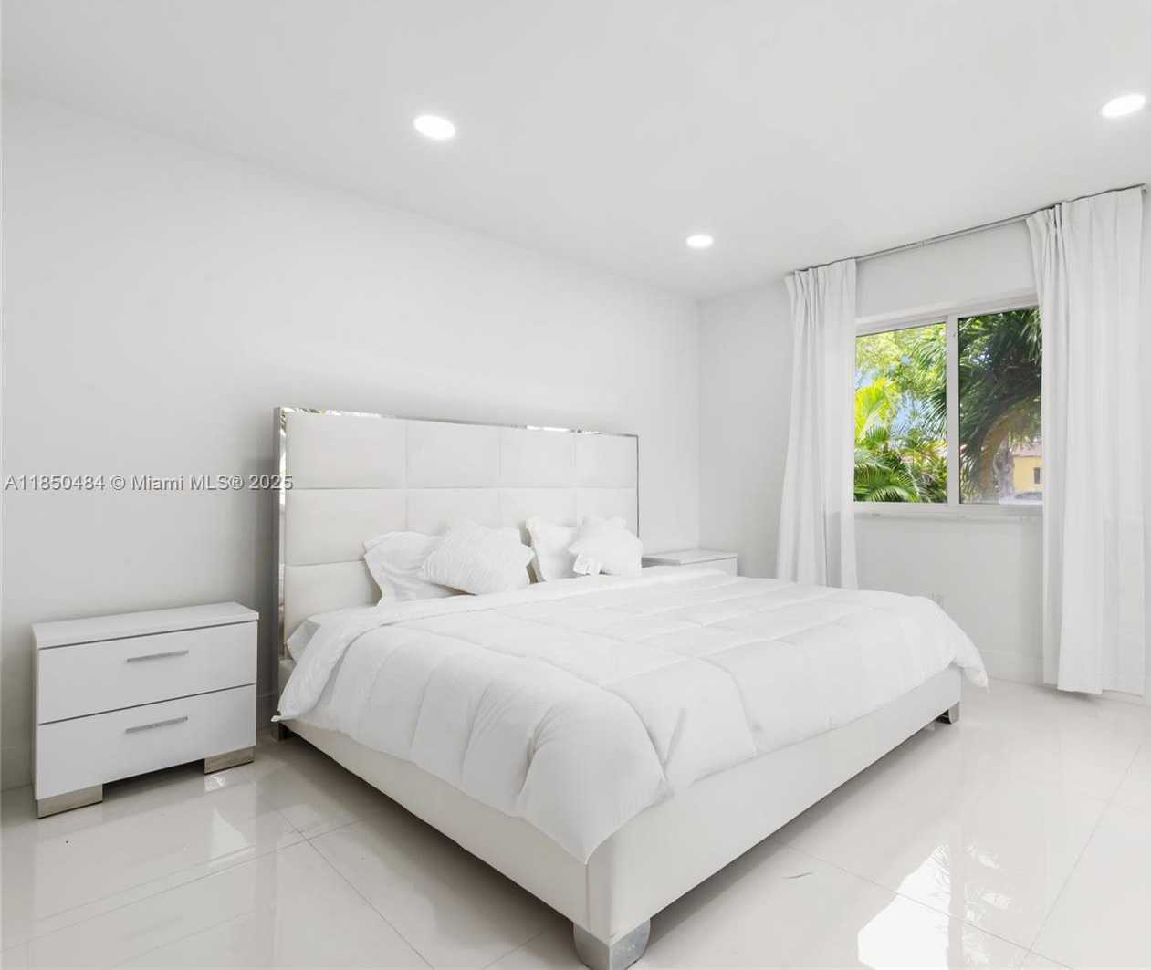 Small Image of 1581 NORMANDY DR, Miami Beach Number 13