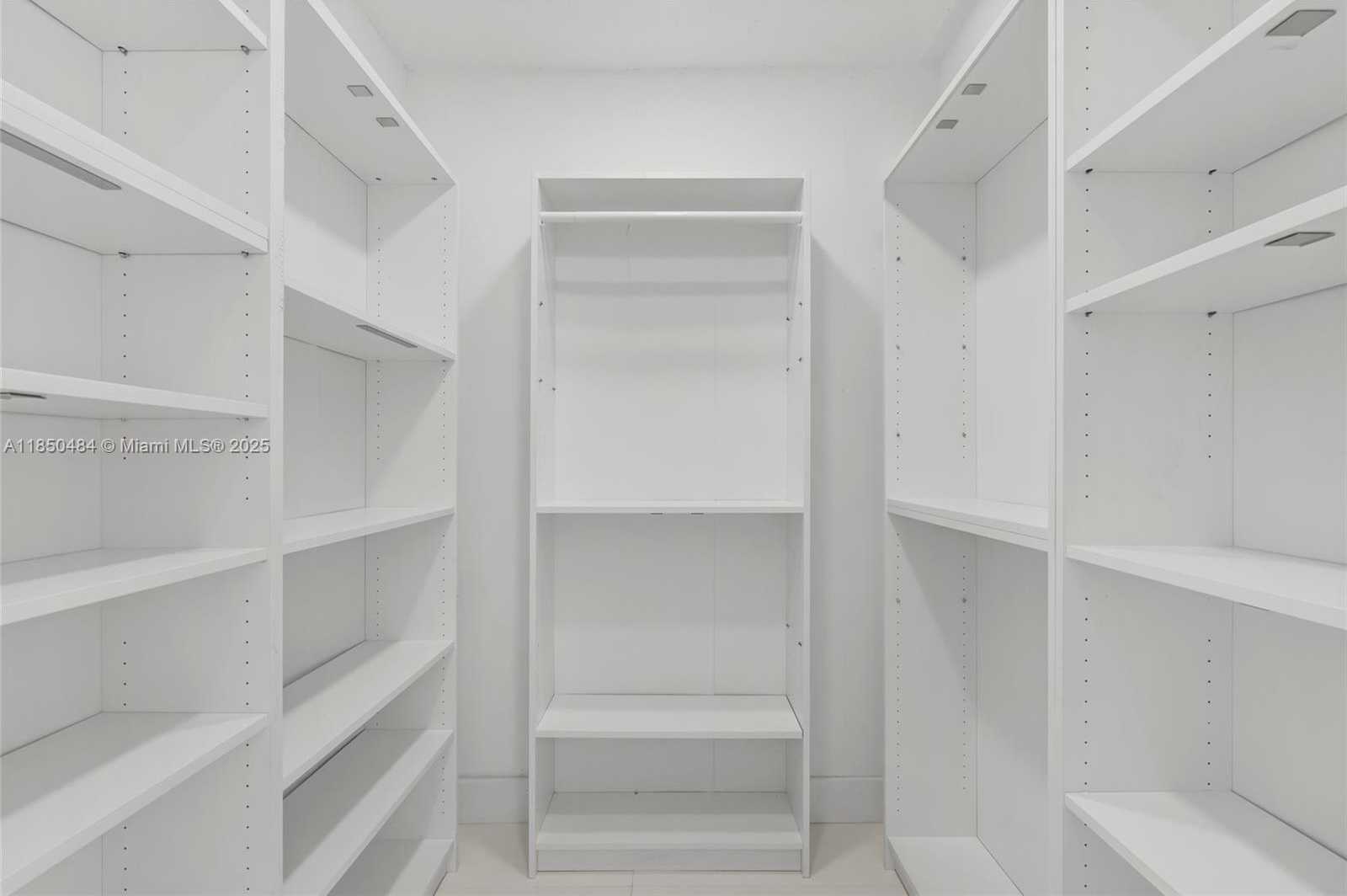 Small Image of 1581 NORMANDY DR, Miami Beach Number 14
