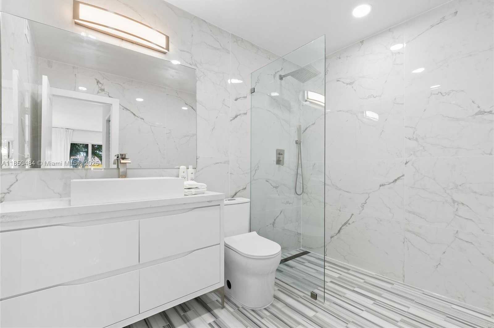 Small Image of 1581 NORMANDY DR, Miami Beach Number 15