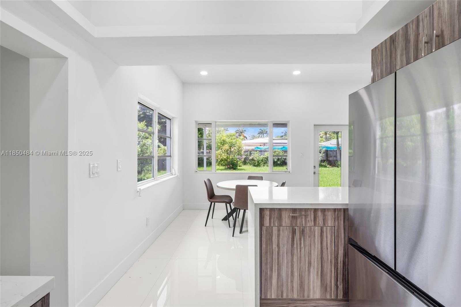 Small Image of 1581 NORMANDY DR, Miami Beach Number 16