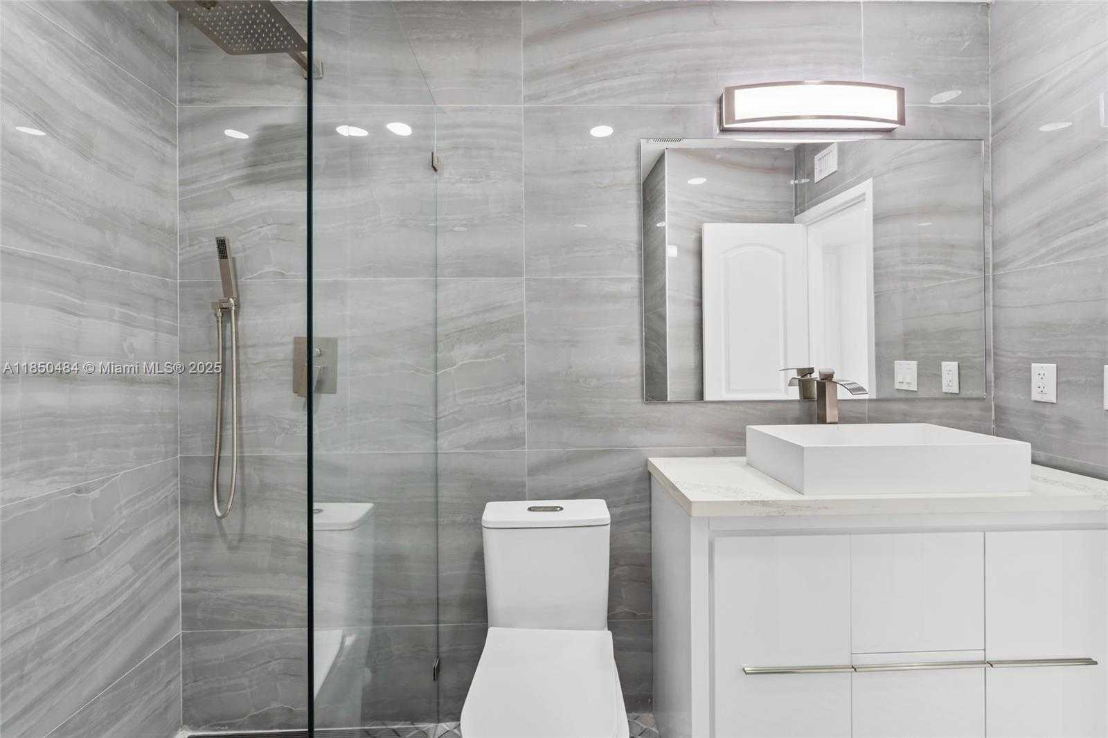 Small Image of 1581 NORMANDY DR, Miami Beach Number 19