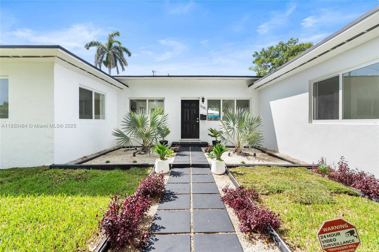Small Image of 1581 NORMANDY DR, Miami Beach Number 2