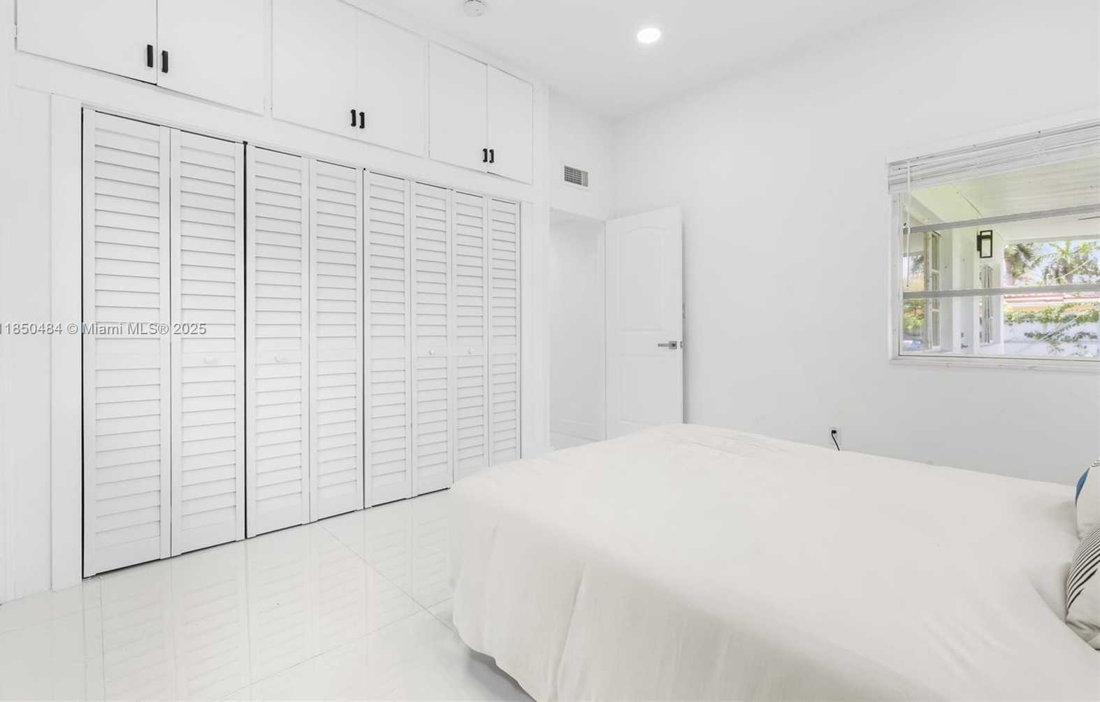 Small Image of 1581 NORMANDY DR, Miami Beach Number 22