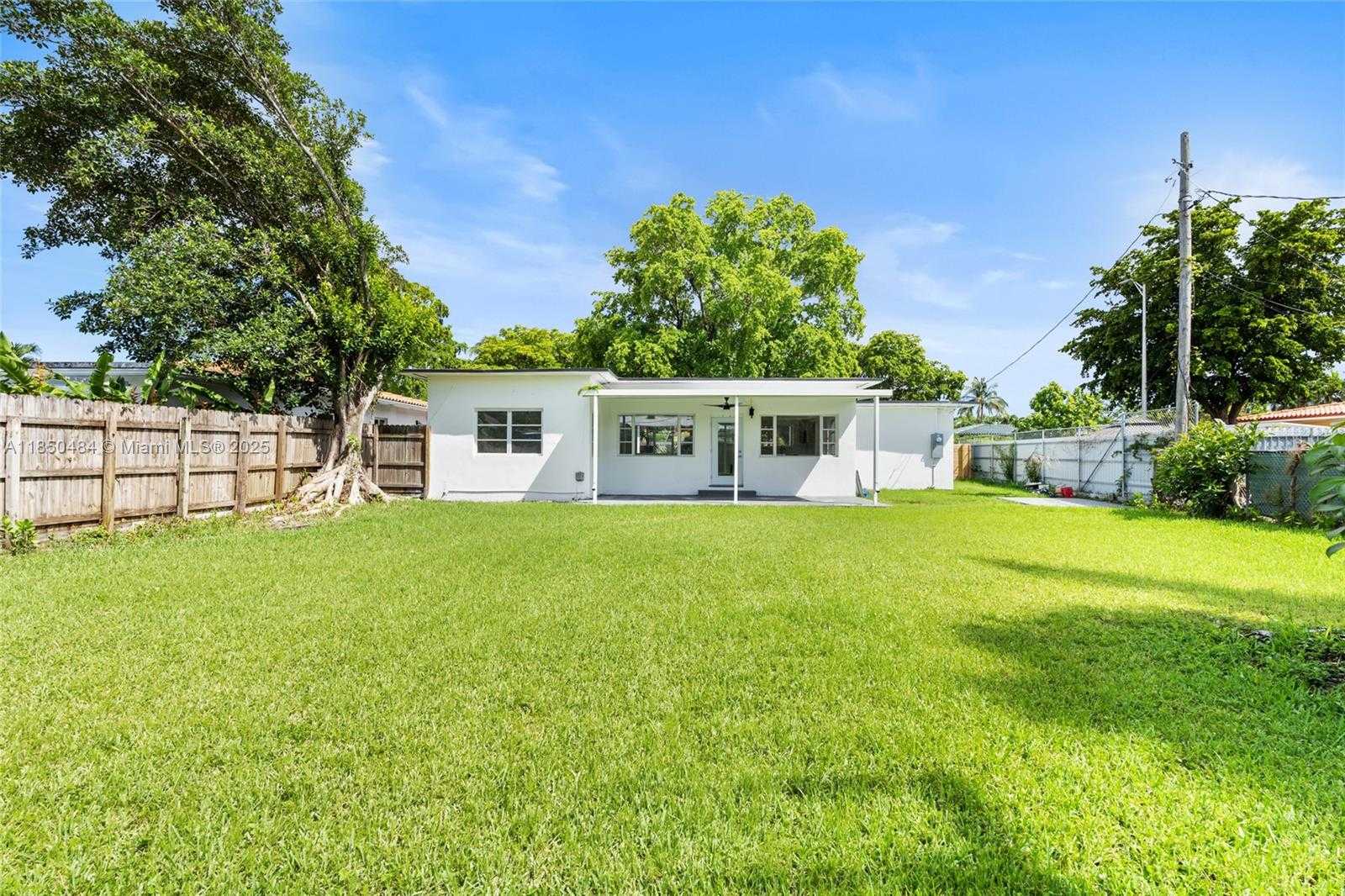 Small Image of 1581 NORMANDY DR, Miami Beach Number 27