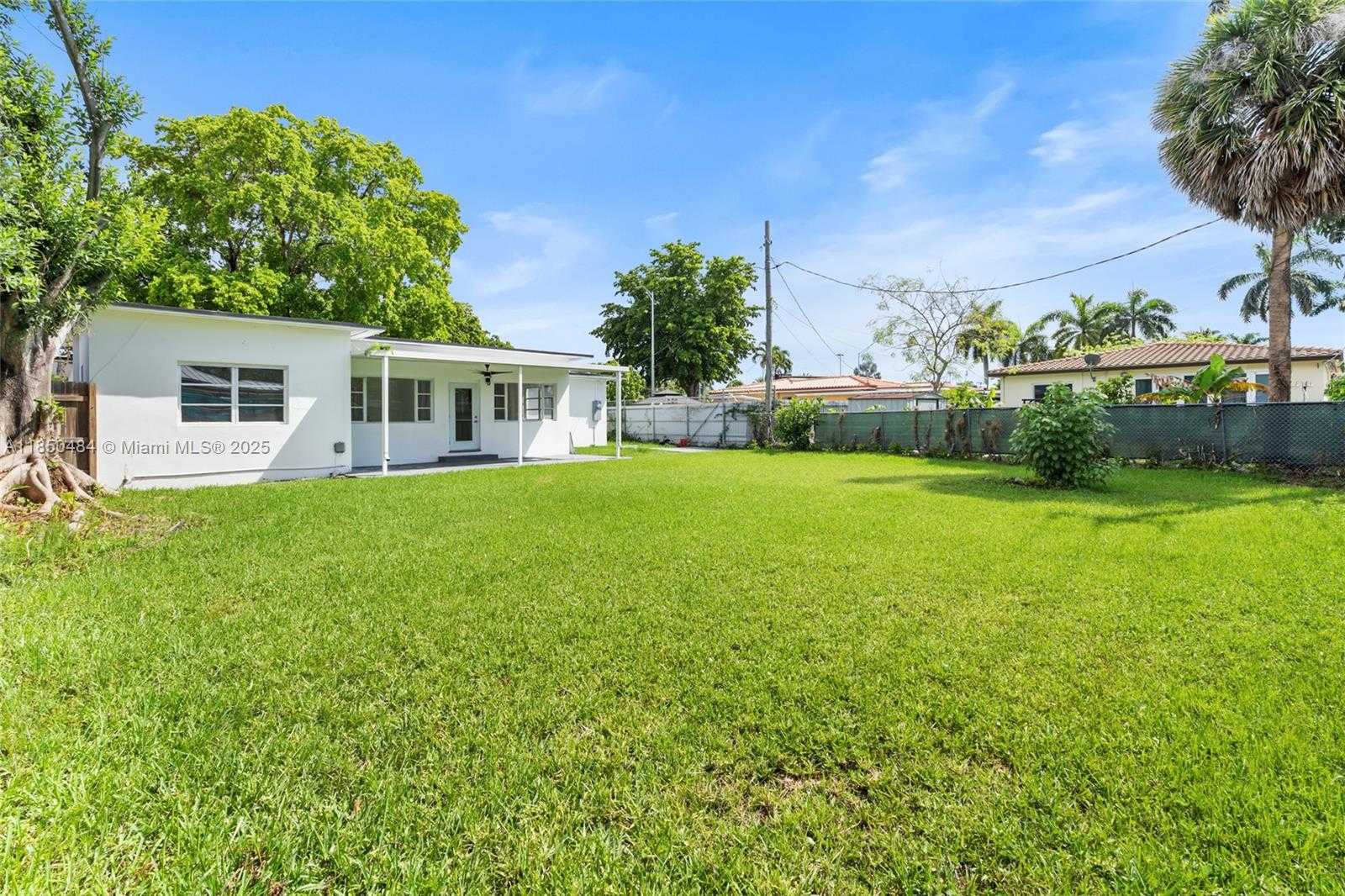 Small Image of 1581 NORMANDY DR, Miami Beach Number 28
