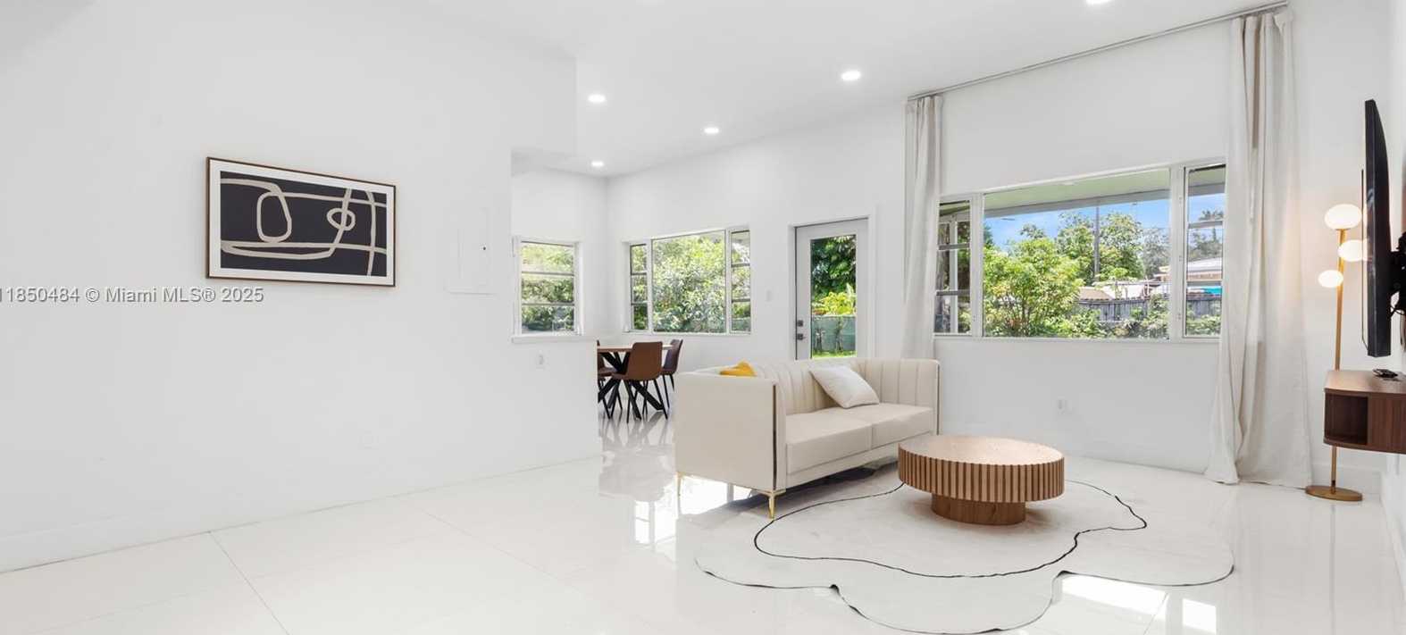 Small Image of 1581 NORMANDY DR, Miami Beach Number 4