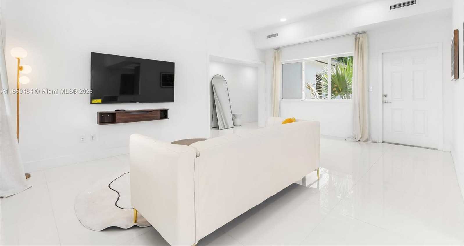 Small Image of 1581 NORMANDY DR, Miami Beach Number 6