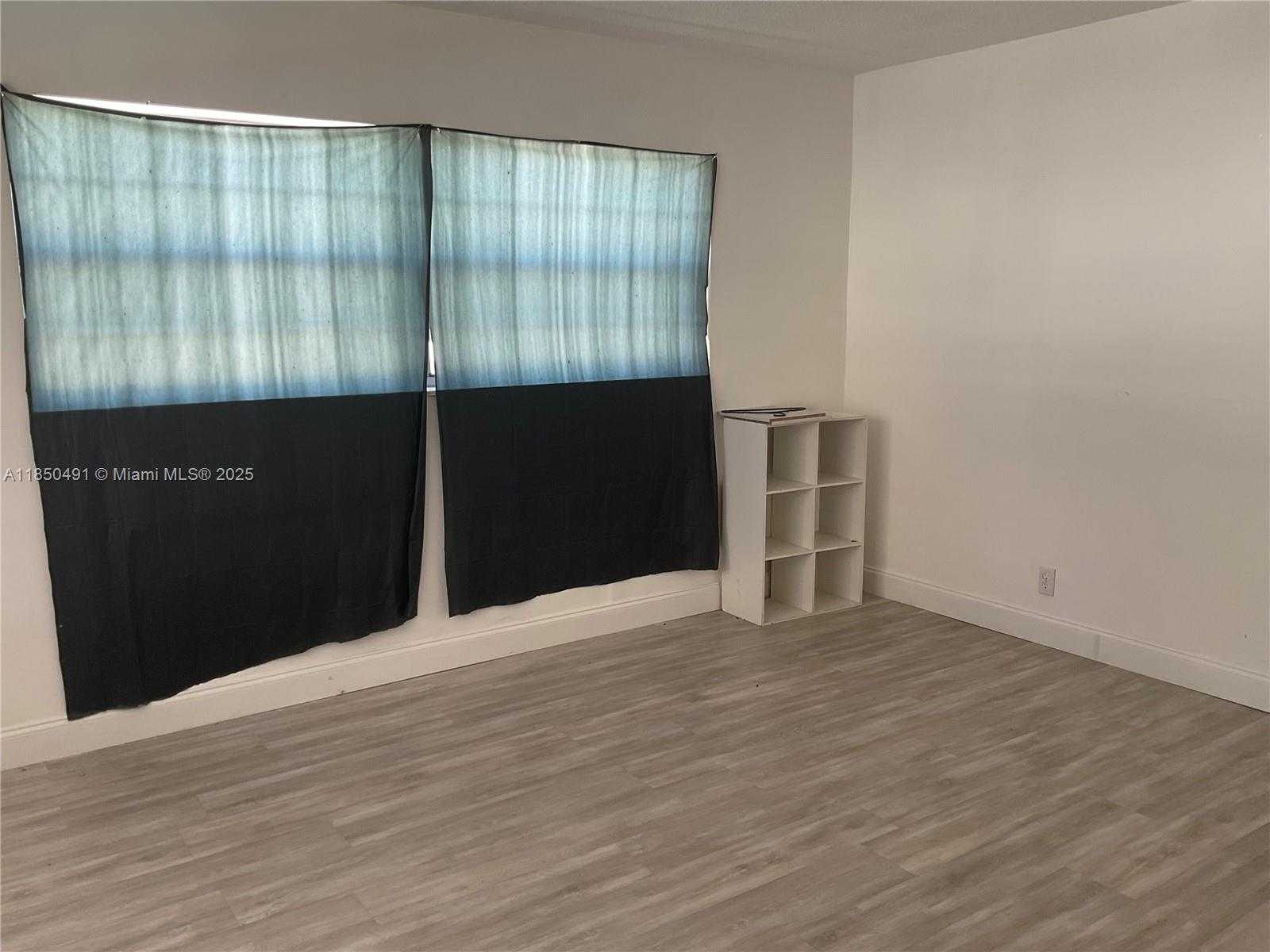 Small Image of 1830 DEWEY ST #5, Hollywood Number 12