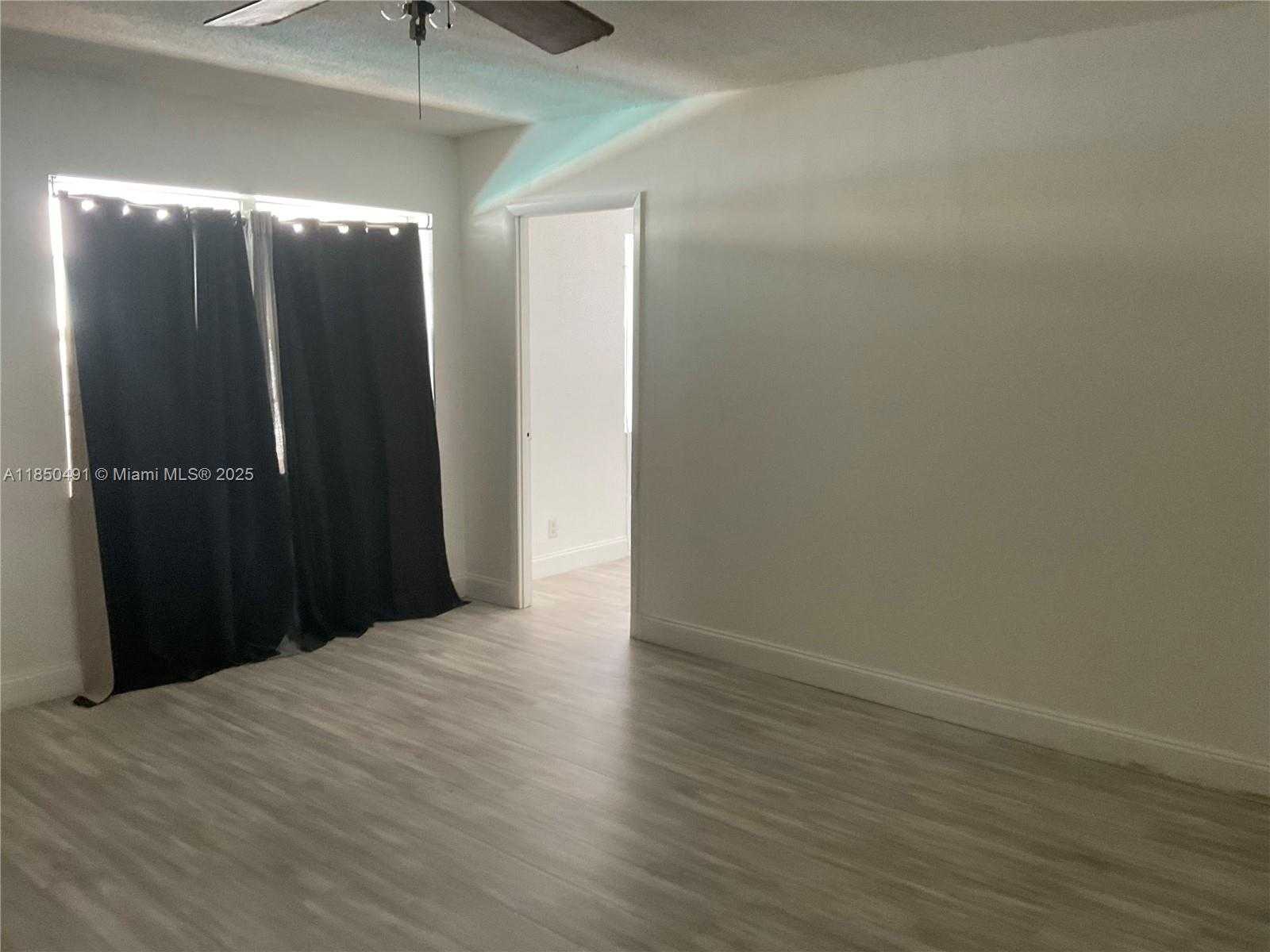 Small Image of 1830 DEWEY ST #5, Hollywood Number 13