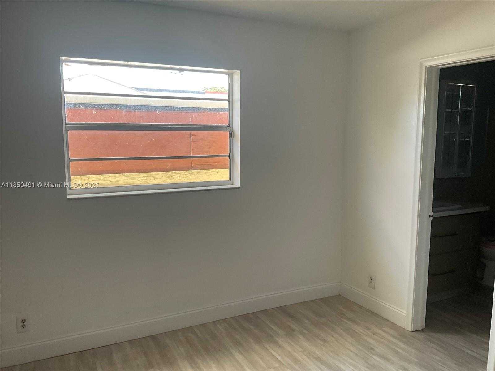 Small Image of 1830 DEWEY ST #5, Hollywood Number 16