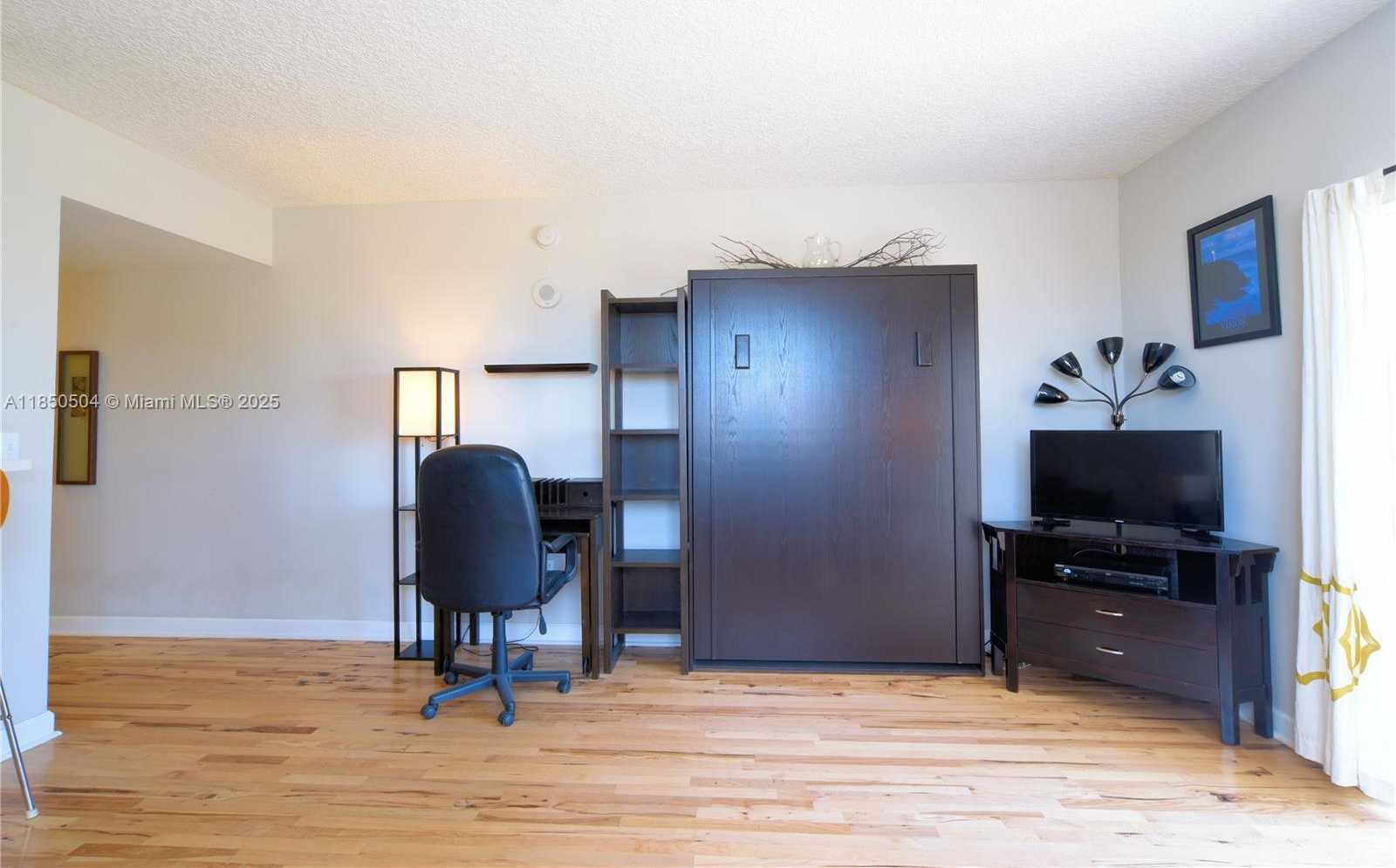 Small Image of 50 MENORES AVE #502, Coral Gables Number 12
