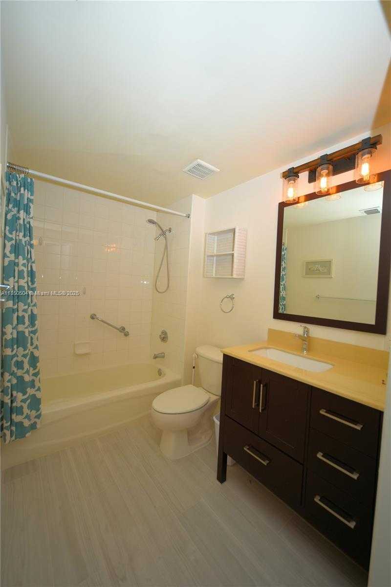 Small Image of 50 MENORES AVE #502, Coral Gables Number 6
