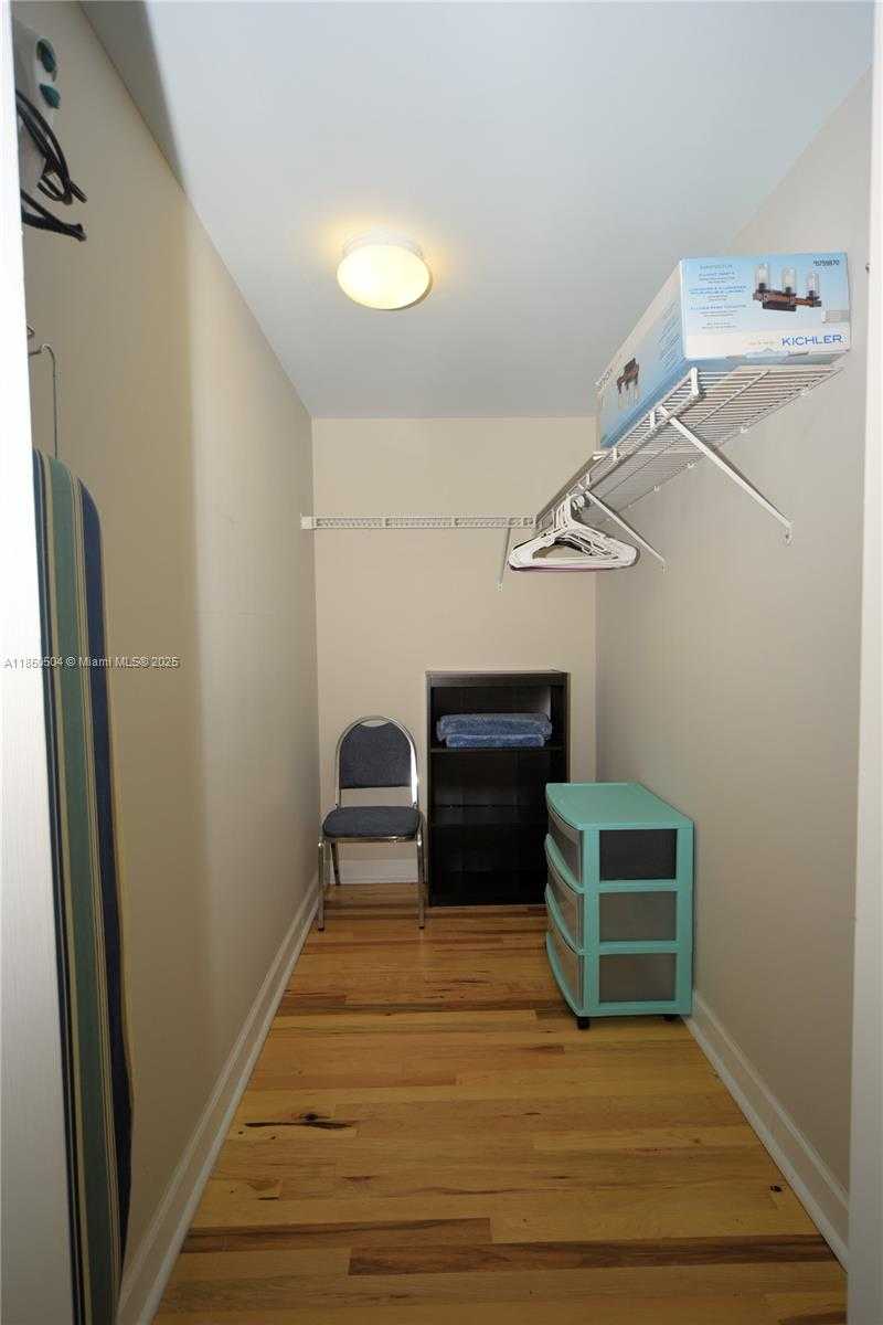 Small Image of 50 MENORES AVE #502, Coral Gables Number 7