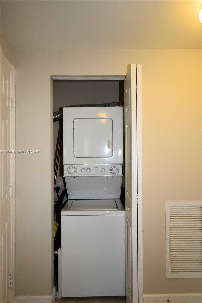 Small Image of 50 MENORES AVE #502, Coral Gables Number 8