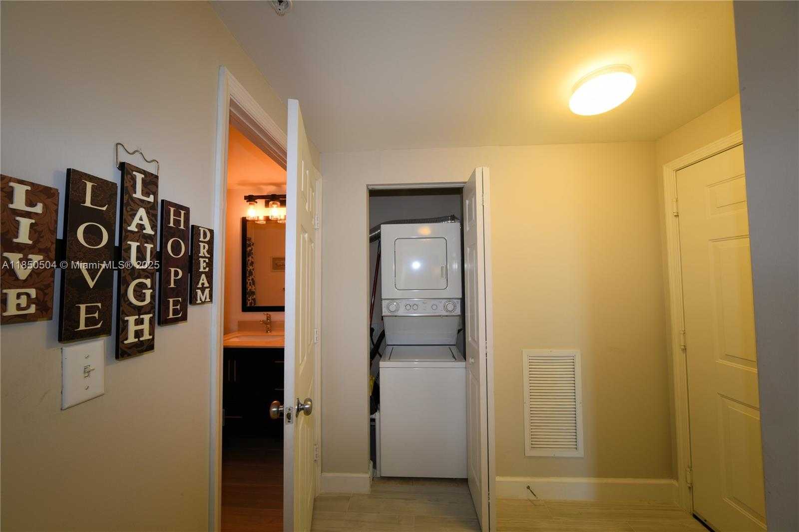 Small Image of 50 MENORES AVE #502, Coral Gables Number 9