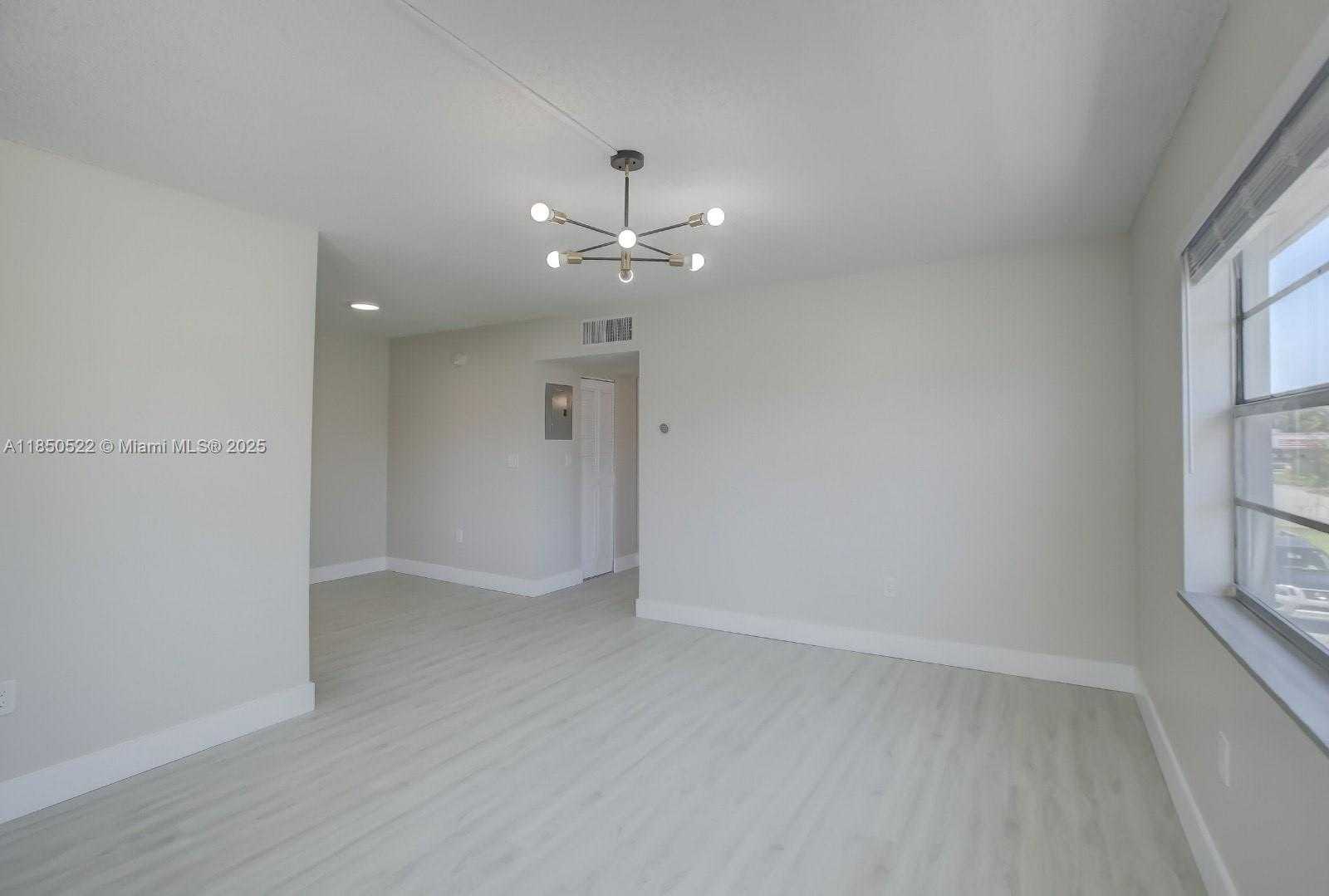 Small Image of 1720 CLEVELAND ST #212w, Hollywood Number 11