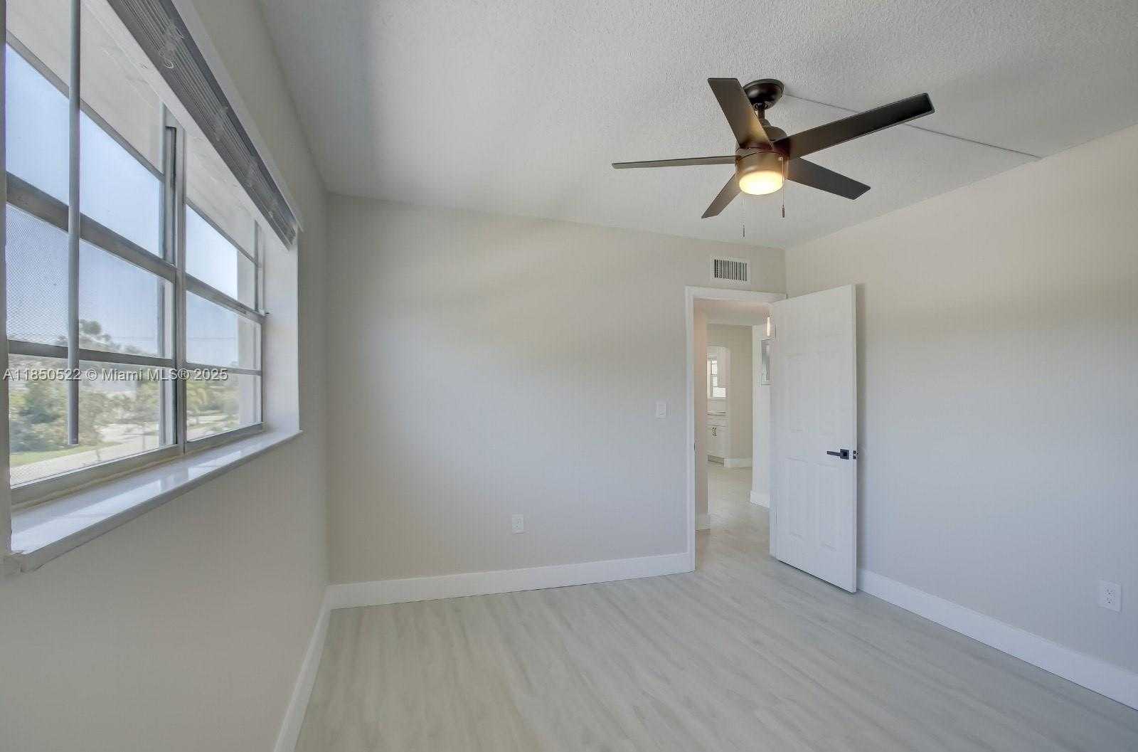 Small Image of 1720 CLEVELAND ST #212w, Hollywood Number 14