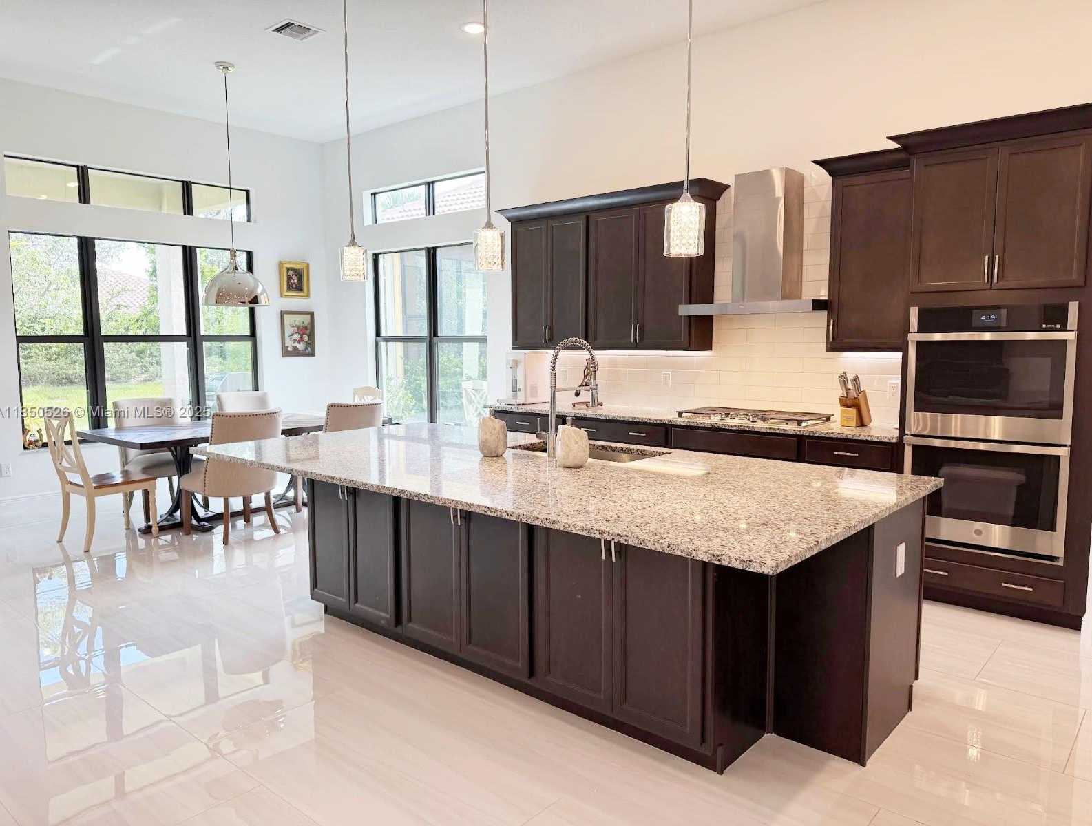 Small Image of 12150 SOUTH BASTILLE CIR S, Parkland Number 2