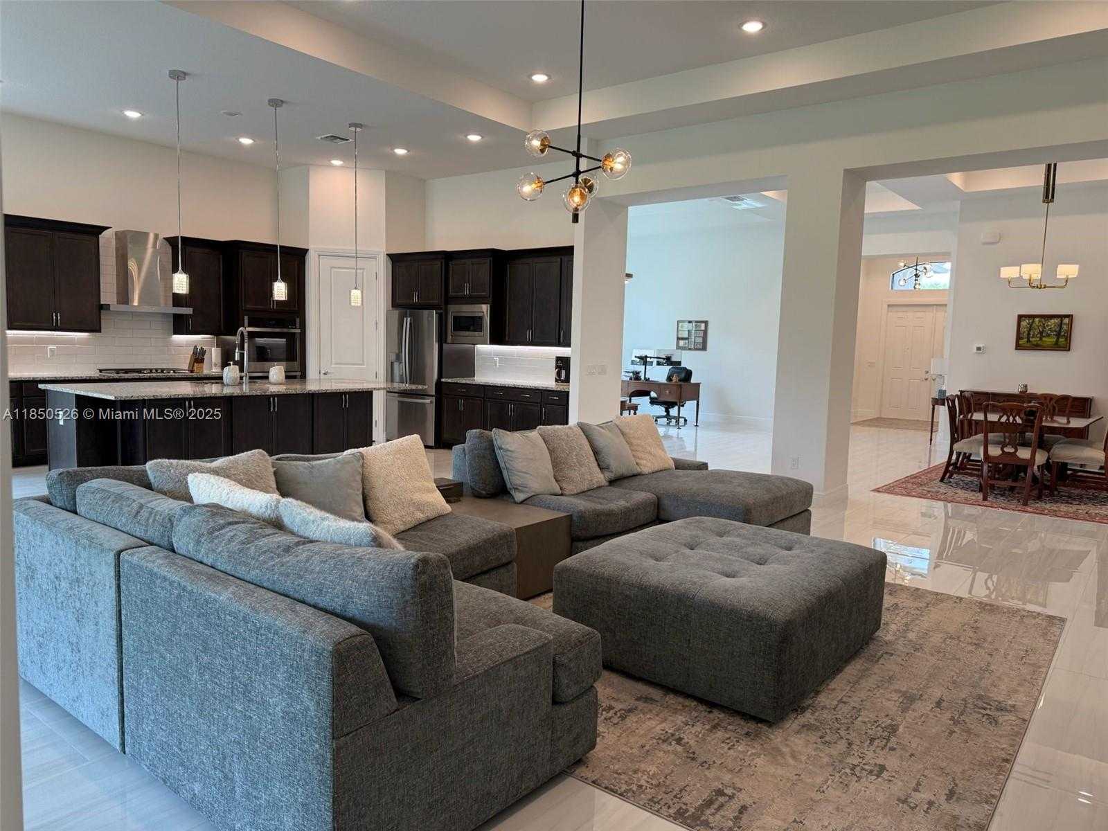 Small Image of 12150 SOUTH BASTILLE CIR S, Parkland Number 8