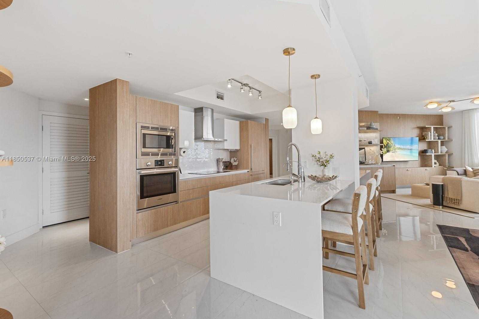 Small Image of 301 ALTARA AVE #817, Coral Gables Number 2