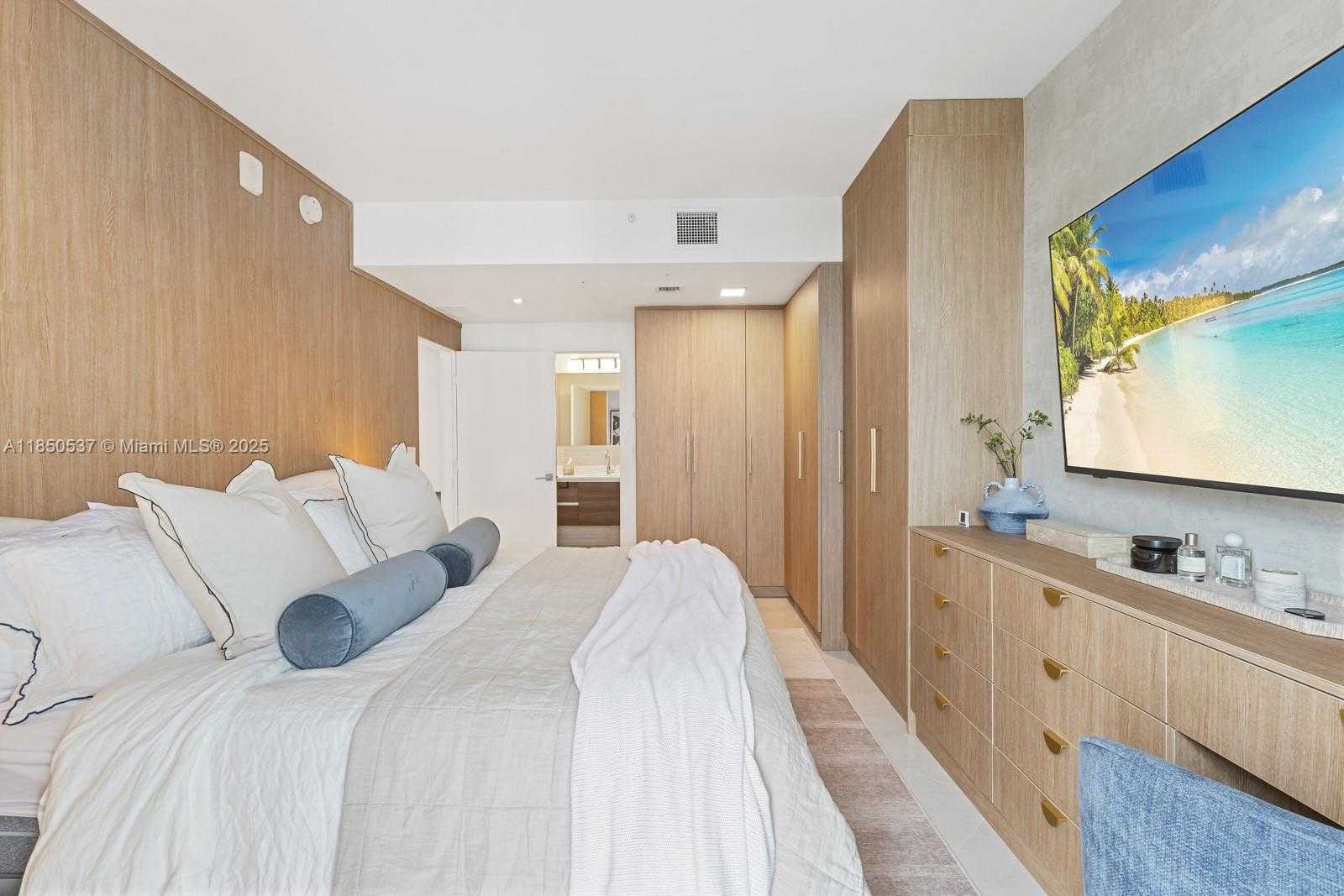 Small Image of 301 ALTARA AVE #817, Coral Gables Number 21