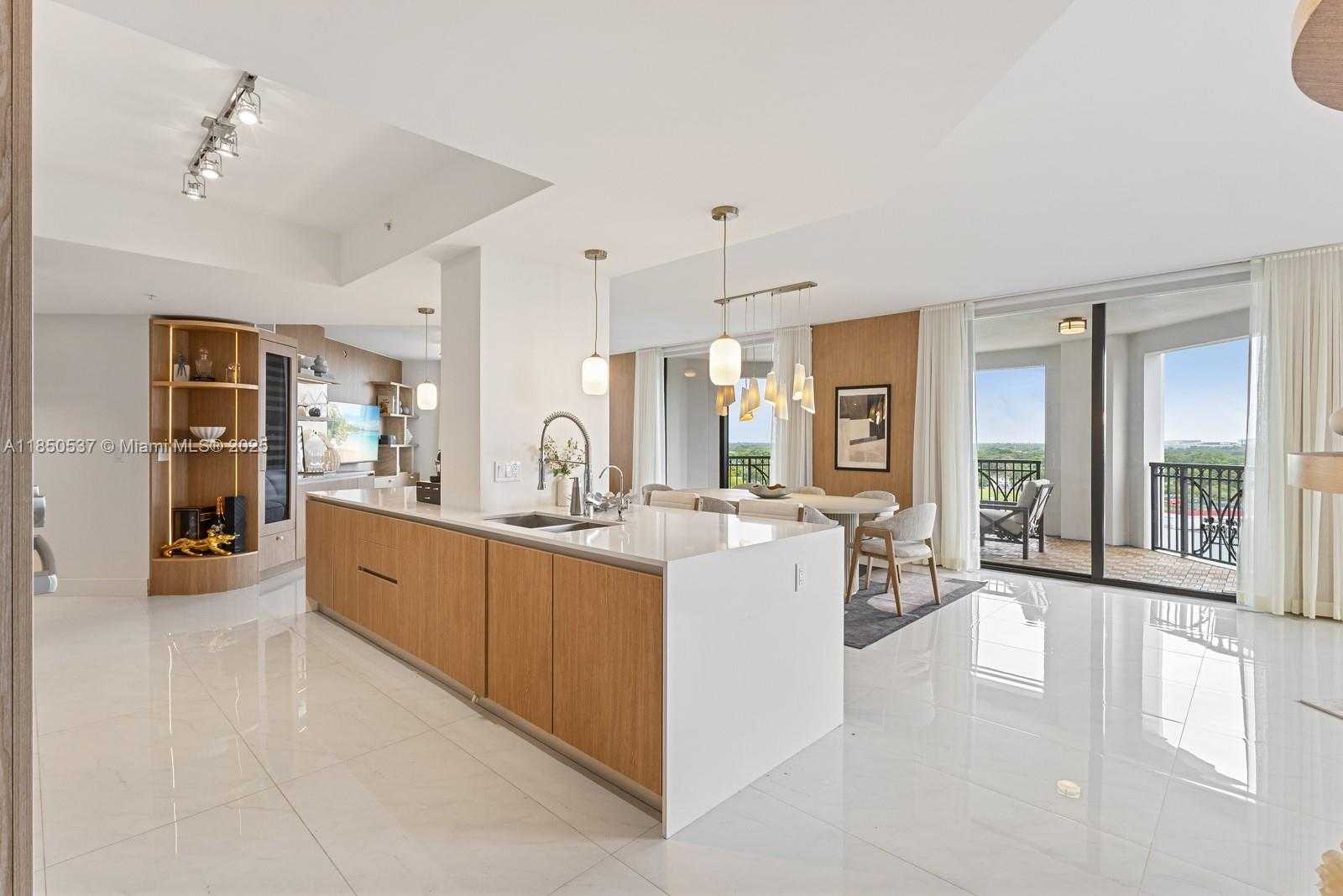 Small Image of 301 ALTARA AVE #817, Coral Gables Number 3
