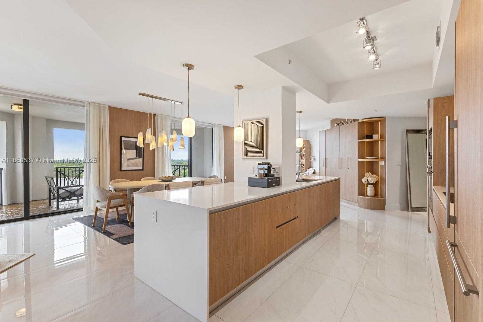 Small Image of 301 ALTARA AVE #817, Coral Gables Number 4