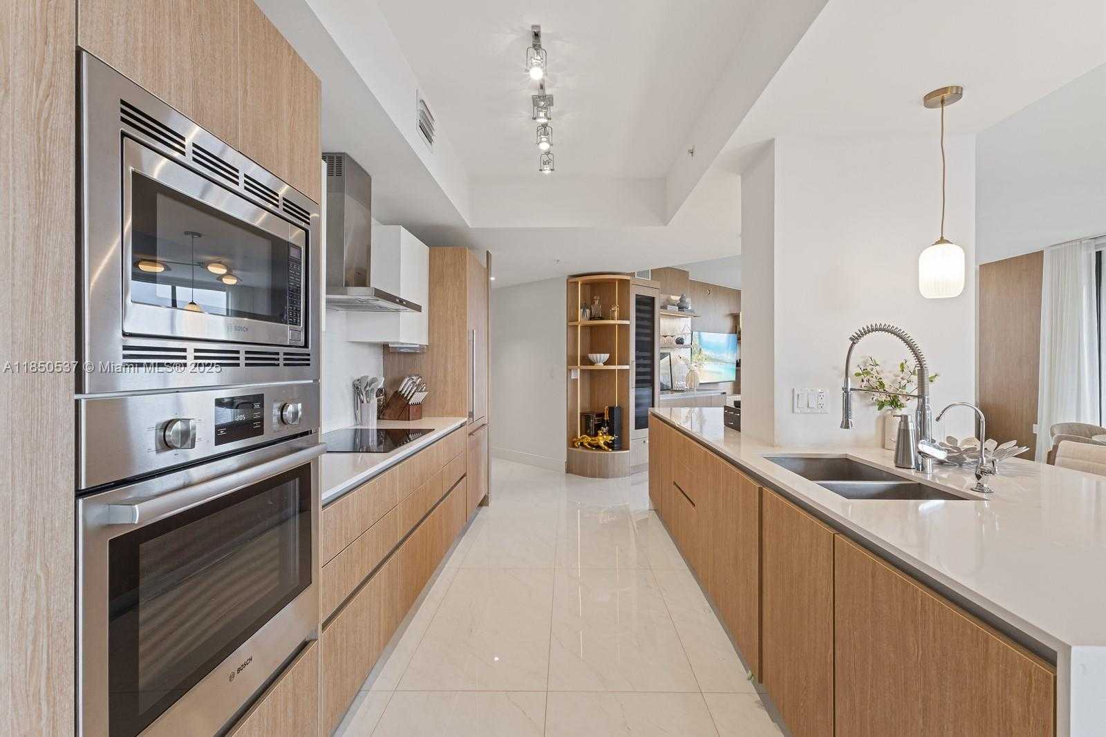 Small Image of 301 ALTARA AVE #817, Coral Gables Number 5