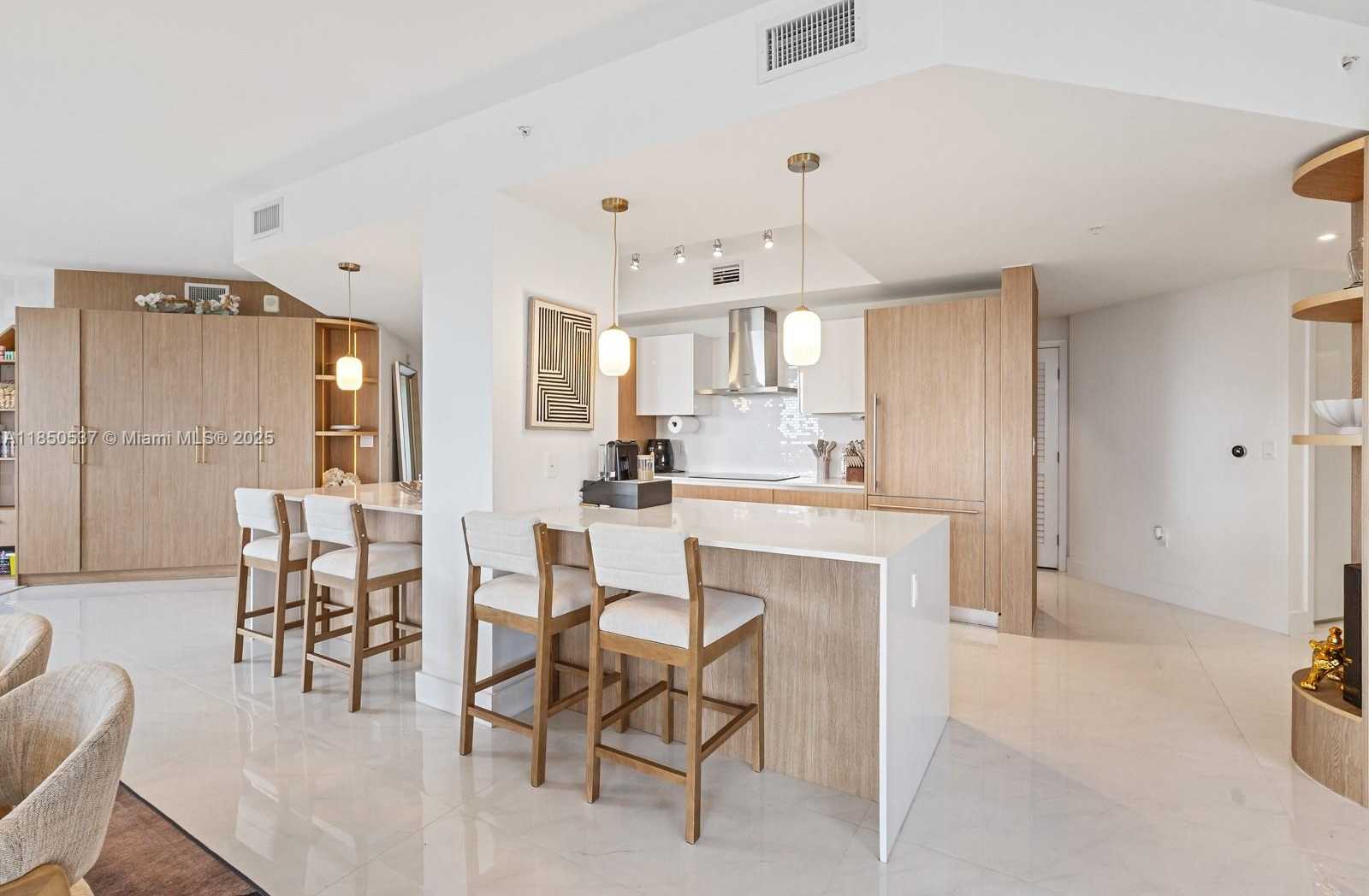 Small Image of 301 ALTARA AVE #817, Coral Gables Number 6
