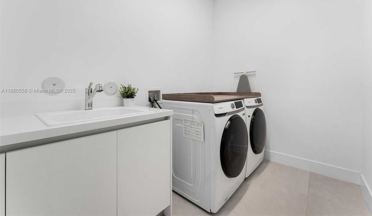 Small Image of 16703 SOUTH BOTANIKO DR S, Weston Number 12