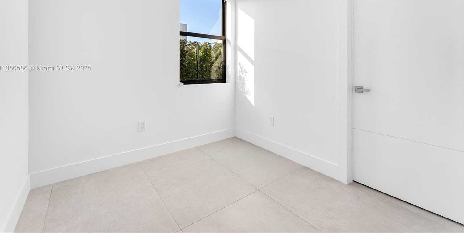 Small Image of 16703 SOUTH BOTANIKO DR S, Weston Number 14