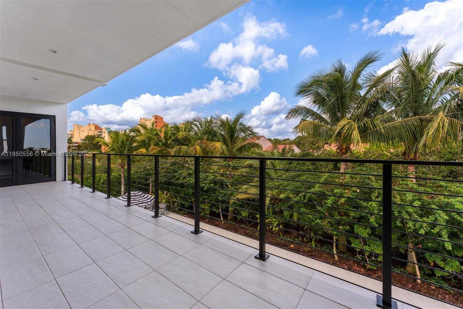 Small Image of 16703 SOUTH BOTANIKO DR S, Weston Number 35