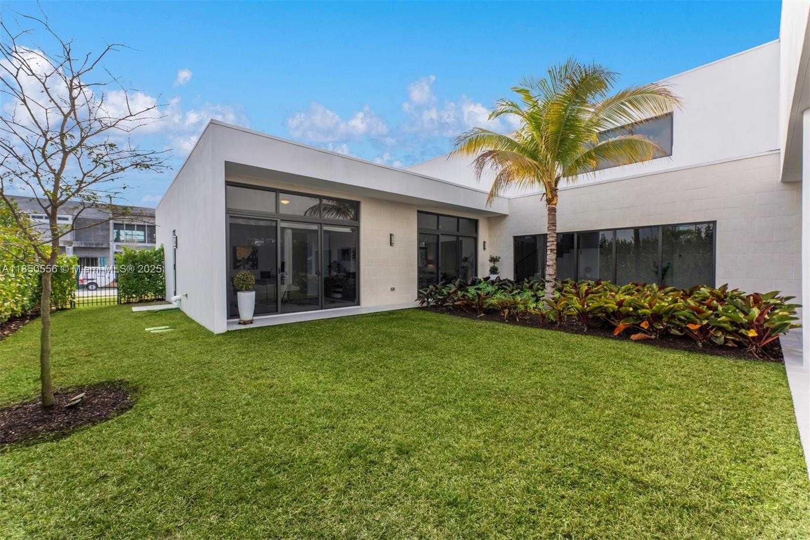 Small Image of 16703 SOUTH BOTANIKO DR S, Weston Number 41